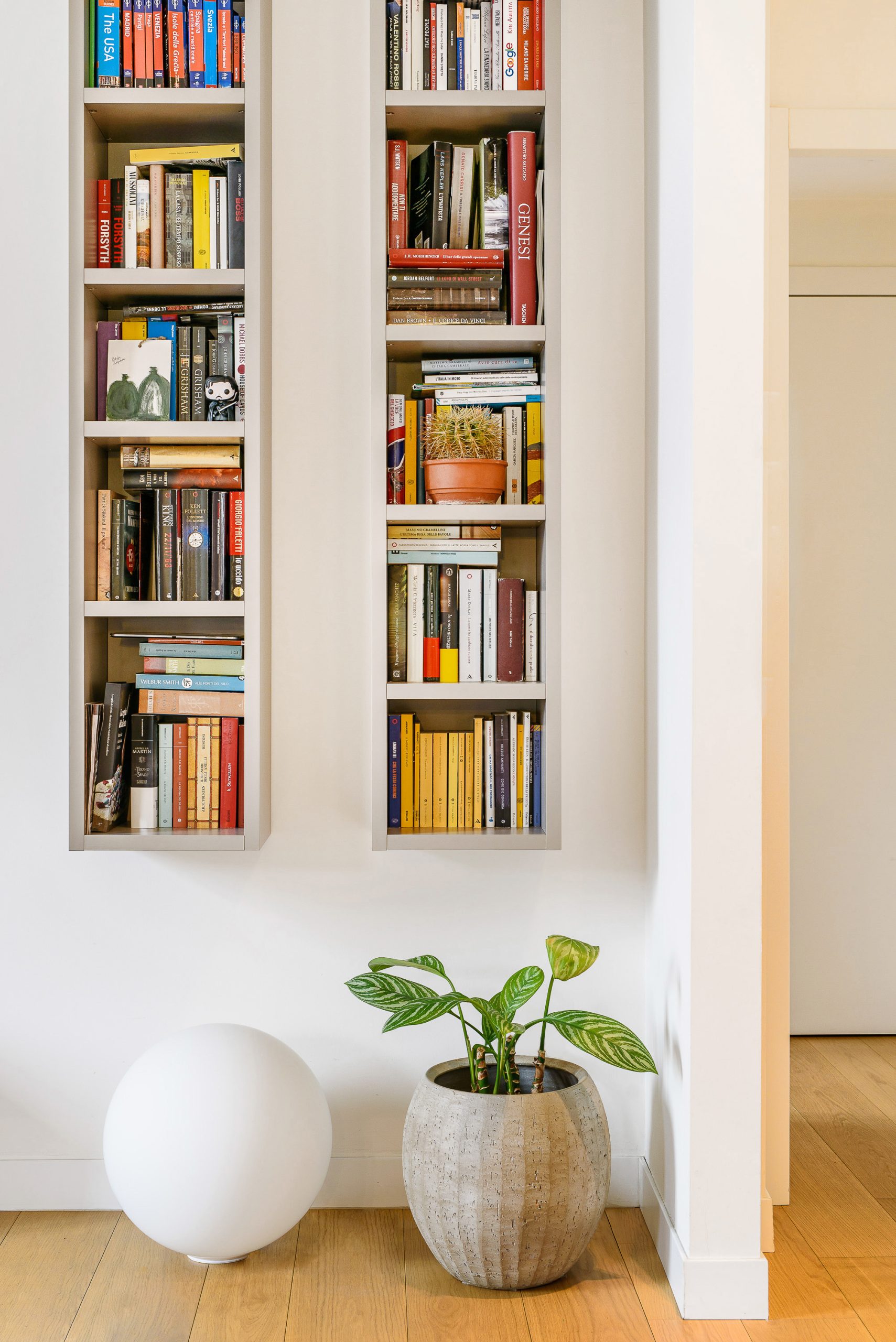 Real estate interior, books, Milano