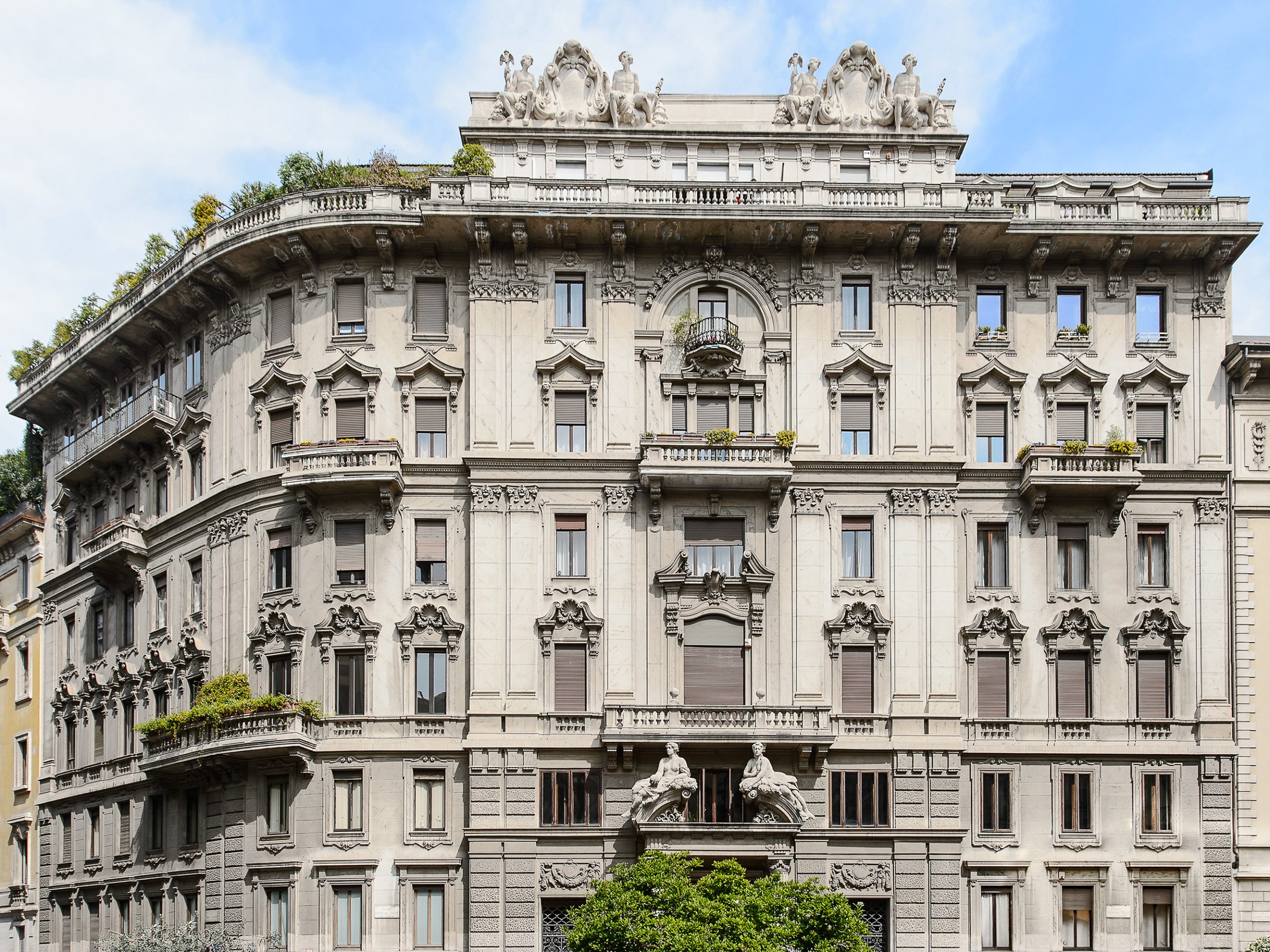 Historic Building in Piazza Duse, Milano